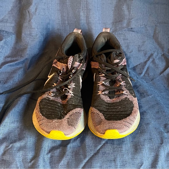 Nike Black and Pink Sneakers with React Foam Cushioning - Picture 4 of 6